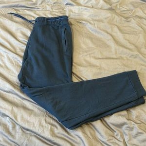 Hugo boss joggers size small